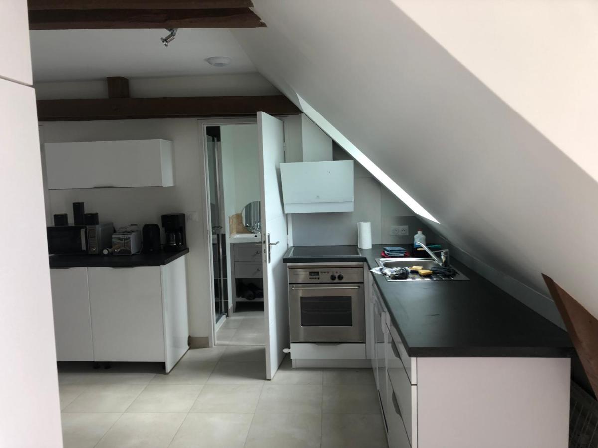 Residence Merlin Appart Des Druides Saint-Malon-sur-Mel Exterior photo