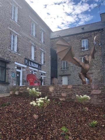 Residence Merlin Appart Des Druides Saint-Malon-sur-Mel Exterior photo